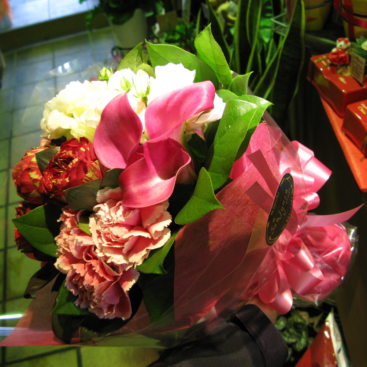 花せんじゅえん ピンクのお洒落な花材を使った花束 名古屋市内限定